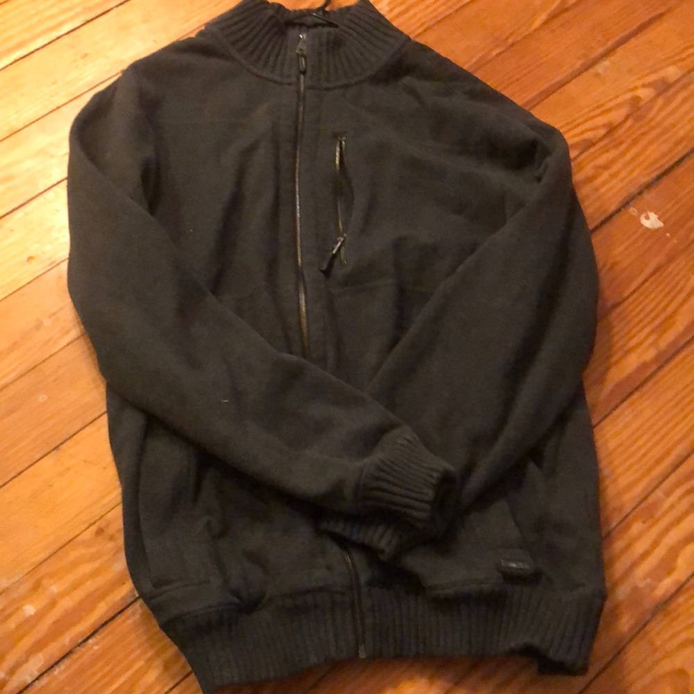 Pullover sweater